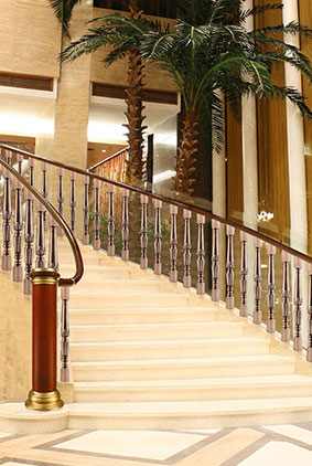 古（gǔ）銅立柱